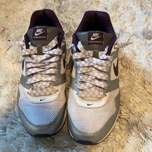 Used Nike Air Max Navigate Size Womens 9